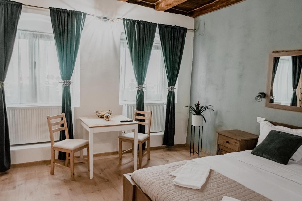 Central Garden Apartments Brasov Bagian luar foto