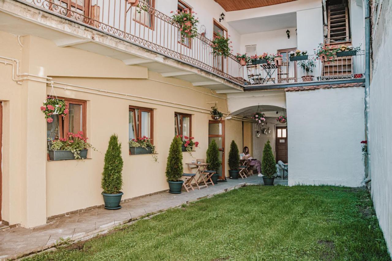 Central Garden Apartments Brasov Bagian luar foto