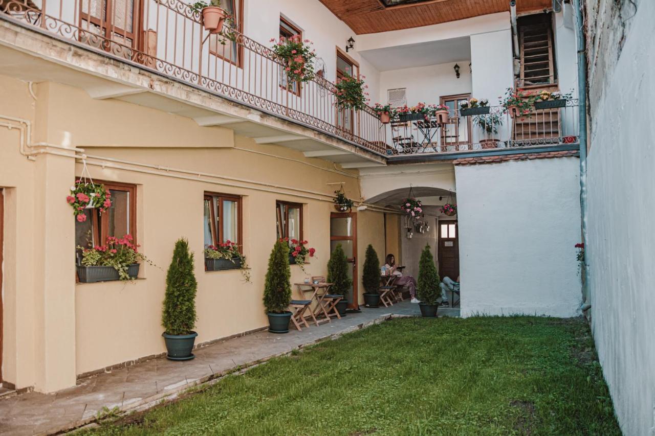 Central Garden Apartments Brasov Bagian luar foto